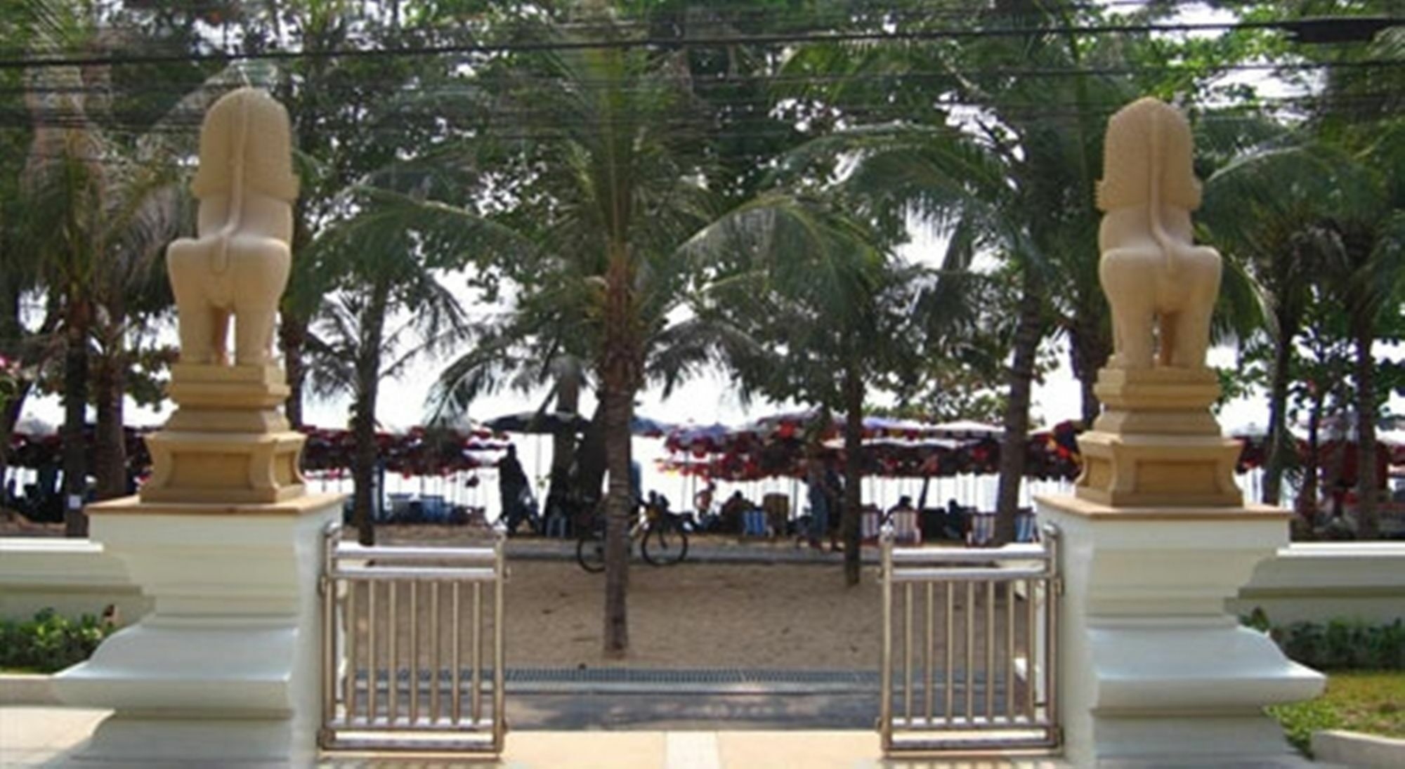 Avalon Beach Resort Pattaya Exterior foto